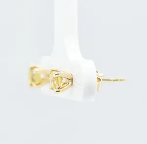 New brillant earrings in 14 Karat (585) yellowgold with natural fancy color kopen? Bied vanaf 650!