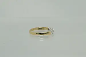 101 - ZGAN 18Kt geel goud & diamanten ring met 5 briljanten ca. 0.35ct diamant kopen? Bied vanaf 320!