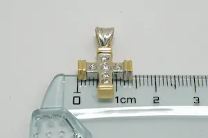 23 - Fraai 18 karaat bicolor-goud & ca. 0.25ct diamanten kruishanger kopen? Bied vanaf 180!