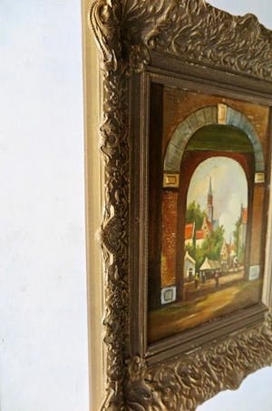 Niet of onleesbaar gesigneerd - Middeleeuwse Stadspoort Amsterdam met figuren - handgesigneerd: T. Guth? kopen? Bied vanaf 1!