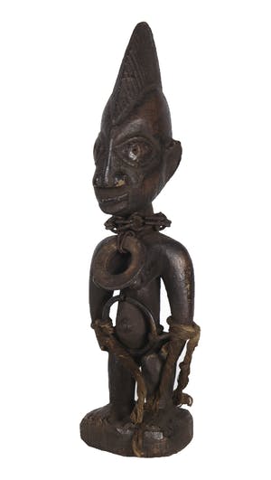 Yoruba - Houten Ibedji- of tweelingbeeld van vrouw met metalen attributen kopen? Bied vanaf 20!