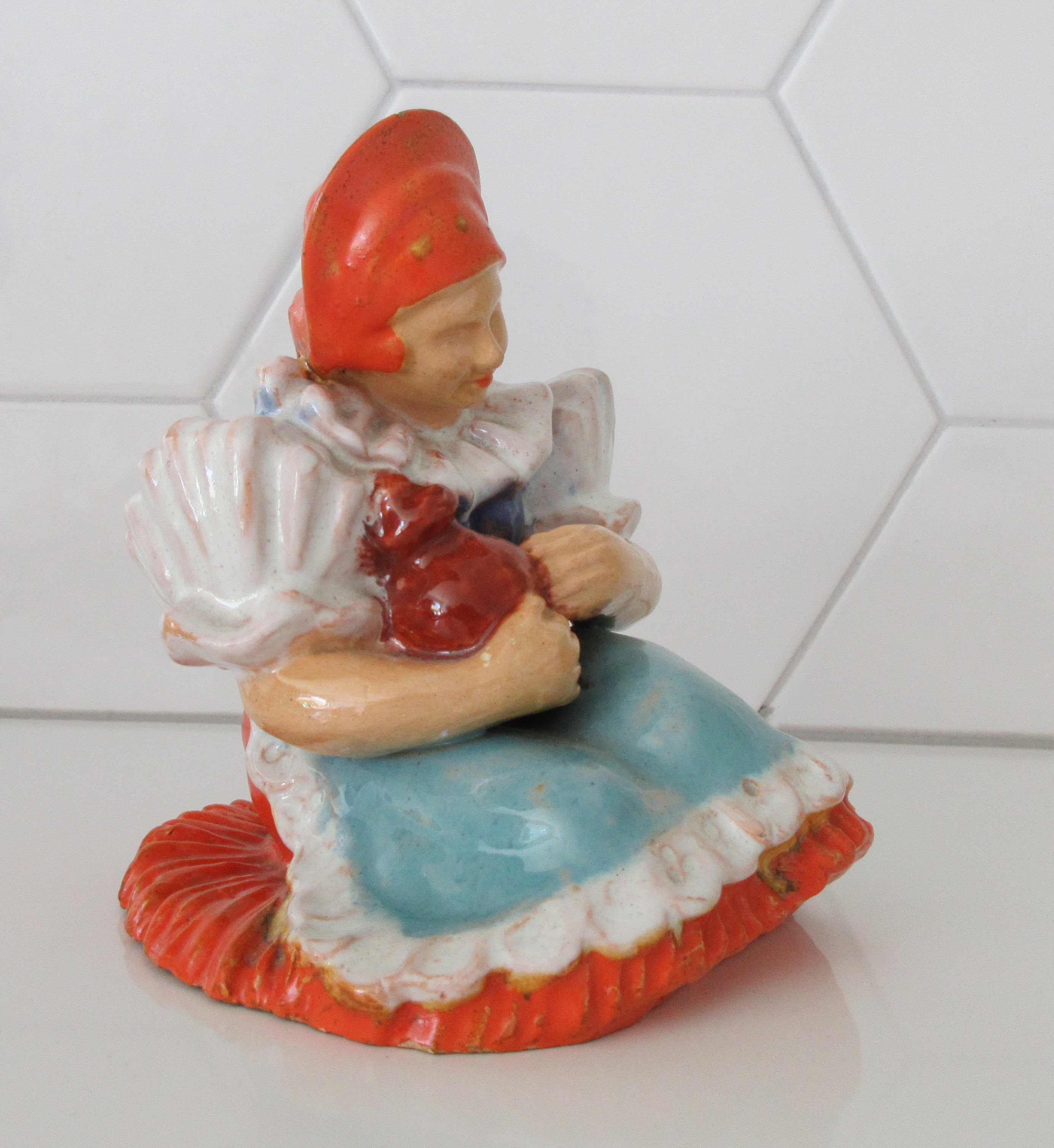 Niet of onleesbaar gesigneerd - Art deco terracotta plastiek van een vrouw met kruik kopen? Bied vanaf 1!