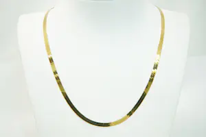 01- 14 karaats geelgouden choker met platte gladde schakels kopen? Bied vanaf 560!