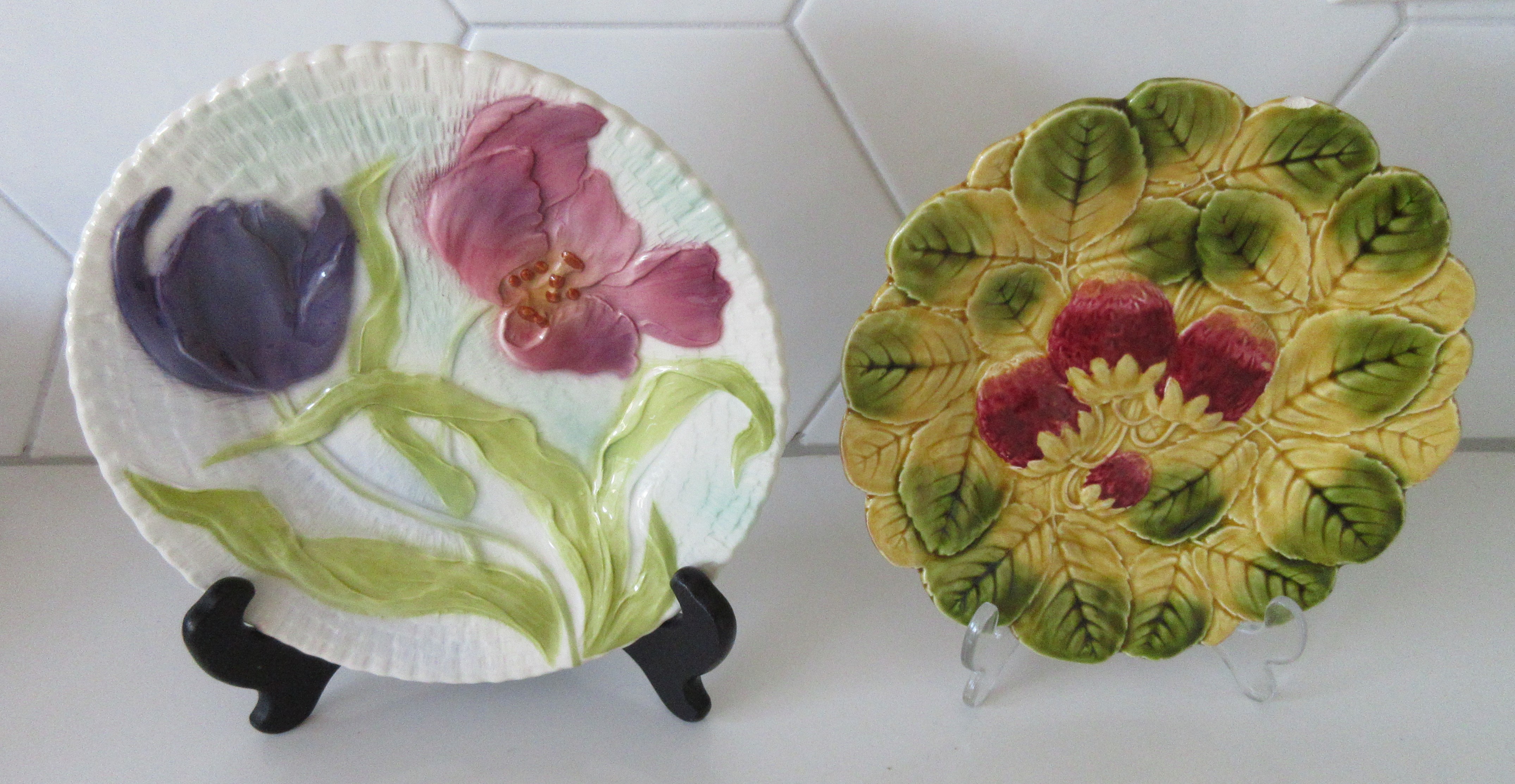 Niet of onleesbaar gesigneerd - Sarreguemimes & St. Clement - Twee Barbotine Majolica sierborden kopen? Bied vanaf 1!