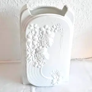 A.K. Kaiser Porzellan - Op Art Vase Bisquit Porzellan Design Wolfgang Gawantka signiert 70er Jahre kopen? Bied vanaf 70!