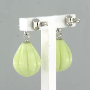 18k gouden oorhangers met limoen chrysopraas en briljant geslepen diamant kopen? Bied vanaf 385!