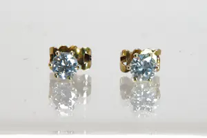 04 - Een charmant paar 14 karaats geelgoud en (0.70ct) diamanten oorstekers kopen? Bied vanaf 580!