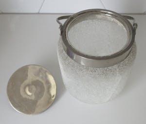 Niet of onleesbaar gesigneerd - Antieke Friese glazen koekjespot met vernikkelde montuur kopen? Bied vanaf 10!