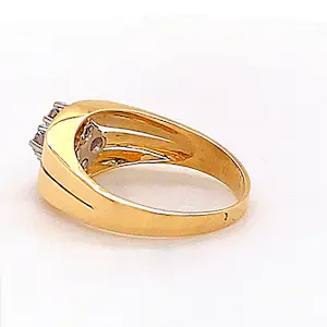 Ausgefallener Vintagering in 18 Karat Gelb -und Weißgold mit feinen Brillanten kopen? Bied vanaf 699!
