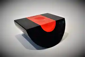 Novy Bor - Geir Nustad , glaskunstbeurs jaarobject 2018 getiteld Contrast verkocht voor € 125!