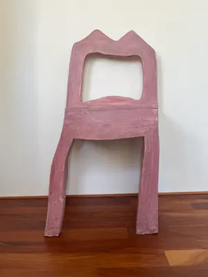 Klaas Gubbels - Roze stoel / object kopen? Bied vanaf 750!