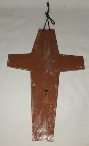 Niet of onleesbaar gesigneerd - Keramieken kruisbeeldje kopen? Bied vanaf 1!