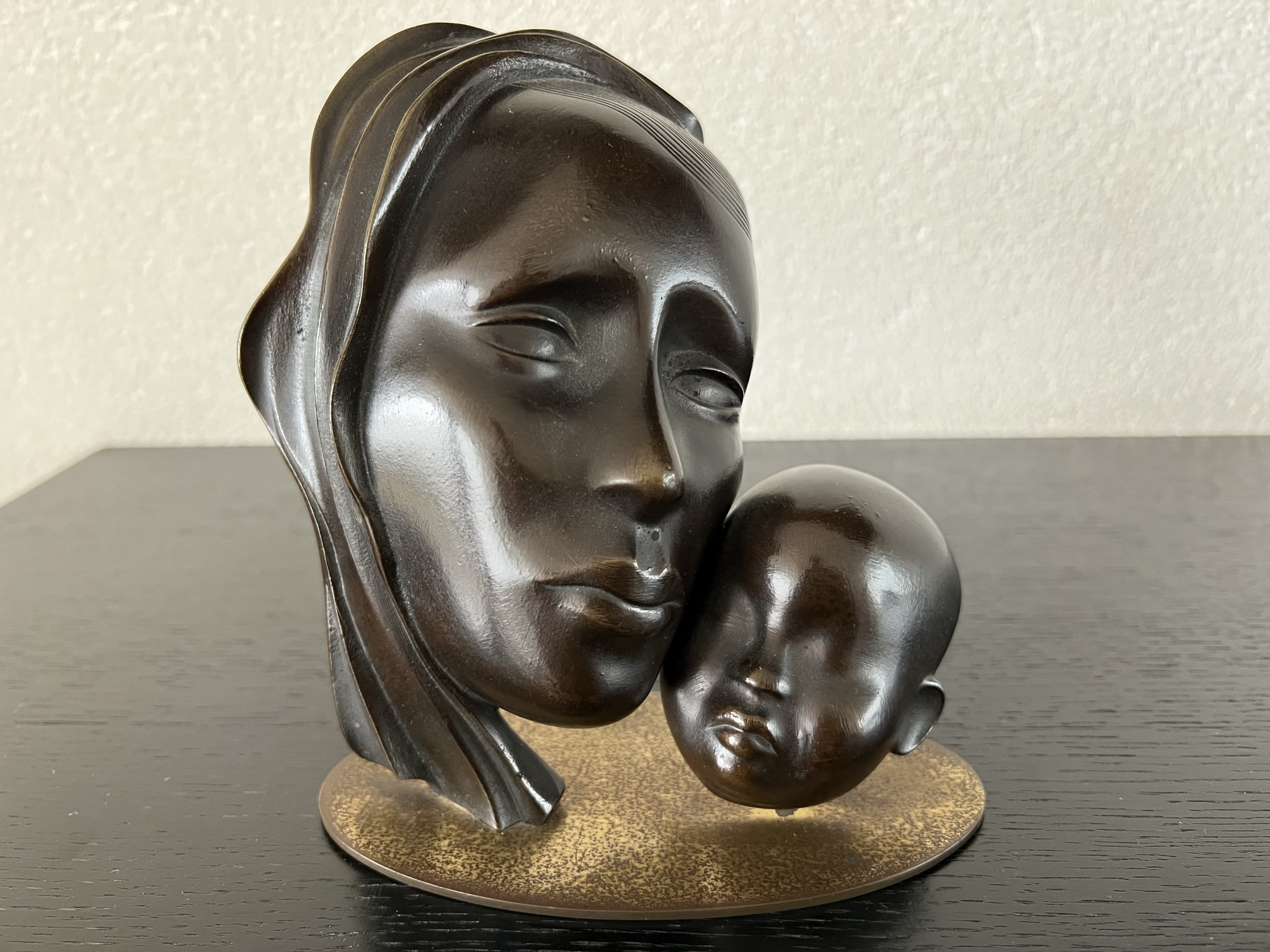 Karl Hagenauer - Bronzen beeldje Moeder met kind kopen? Bied vanaf 550!