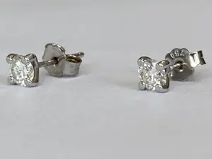 Witgouden oorstekers met diamanten ca 0.65 crt kopen? Bied vanaf 900!