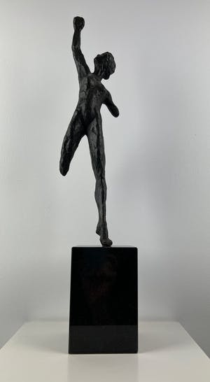 Niet of onleesbaar gesigneerd - Abstracte voorstelling van een vrouw in brons kopen? Bied vanaf 1!