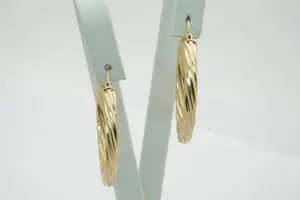 60 - GROTE (zo goed als nieuwe) set geel-goud & gedraaide 18 Krt oorclips kopen? Bied vanaf 230!
