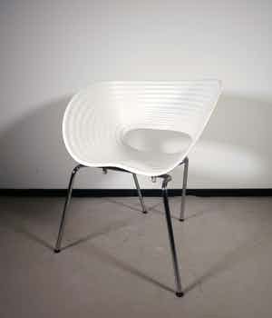 Ron Arad - Staal en polypropeen, Tom Vac stoel voor Vitra (meerdere exemplaren beschikbaar) verkocht voor € 70!