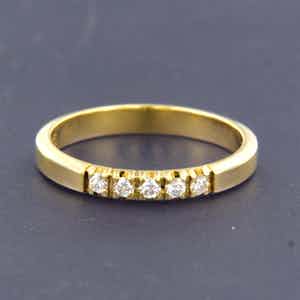 18K Goud - rijring bezet met briljant geslepen diamant totaal circa 0.15 ct, ringmaat 18 verkocht voor € 192!