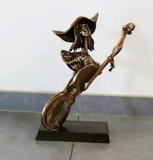 Yves Lohe - Dame met contrabas verkocht voor € 100!