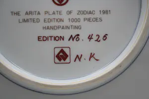 Niet of onleesbaar gesigneerd - Grote Porseleinen Arita Schotel of Zodiac Limited Edition kopen? Bied vanaf 1!
