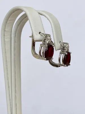 18 Kt witgouden oorbellen met rode robijnen ca 4,00 crt  en diamanten kopen? Bied vanaf 1400!