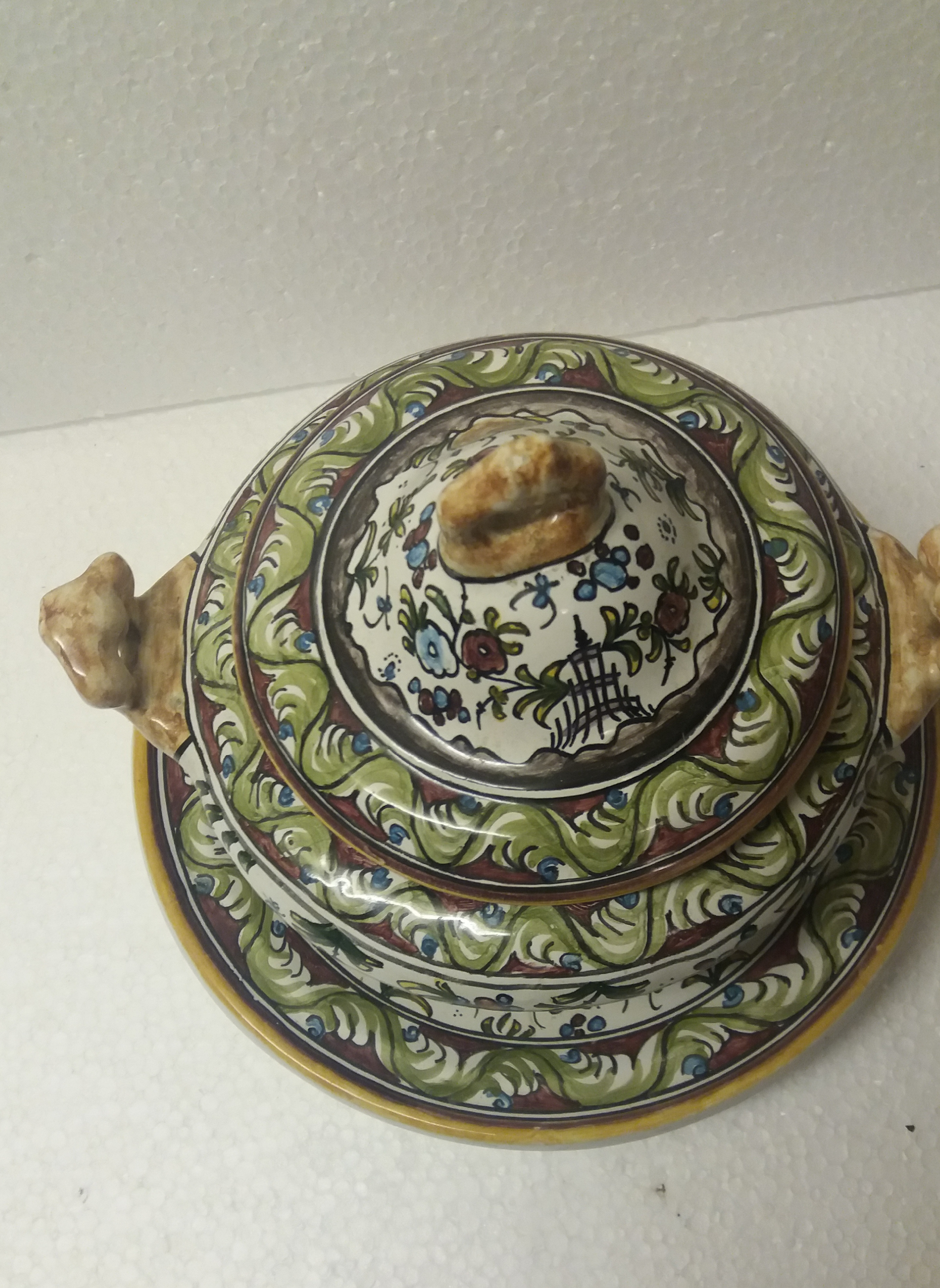 Niet of onleesbaar gesigneerd - Portugal Hand Painted Soup Tureen kopen? Bied vanaf 1!