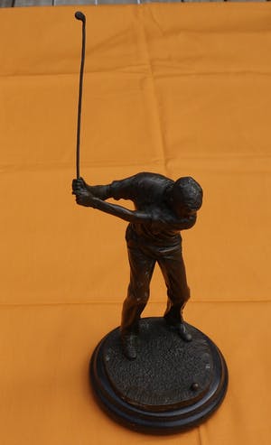 Niet of onleesbaar gesigneerd - Bronzen beeld: golfspeler in full swing!! kopen? Bied vanaf 10!