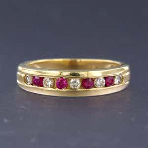 18K Goud - geelgouden ring bezet met diamant en robijn - ringmaat 16.5 (52) verkocht voor € 224!