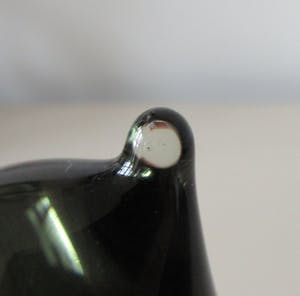 Niet of onleesbaar gesigneerd - Twee modernistische (Rook) glazen pinguin figuren kopen? Bied vanaf 1!