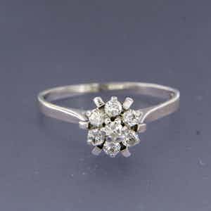 18K Goud - witgouden ring bezet met briljant geslepen diamanten, ringmaat 18 (56) verkocht voor € 240!