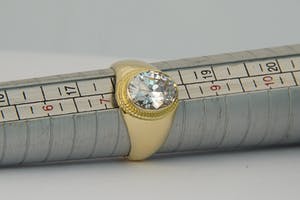 2536 - Fraaie 18 karaats geel-gouden Unisex ring - grote ovalen steen - gekeurd kopen? Bied vanaf 240!