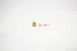 156- 1 paar elegante 14krt geel-gouden oorstekers - ZGAN kopen? Bied vanaf 30!