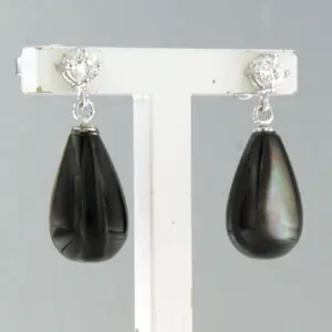 18k witgouden oorhangers met parelmoer en briljant geslepen diamant tot. 0.20ct kopen? Bied vanaf 310!