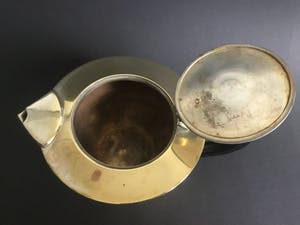 Niet of onleesbaar gesigneerd - Theepot in Bauhaus stijl kopen? Bied vanaf 1!