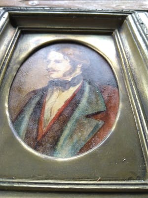 Niet of onleesbaar gesigneerd - Miniatuur Portret begin 20e eeuw in antieke koperen lijst kopen? Bied vanaf 1!