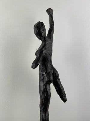 Niet of onleesbaar gesigneerd - Abstracte voorstelling van een vrouw in brons kopen? Bied vanaf 1!