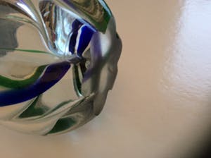 Niet of onleesbaar gesigneerd - vaas met groene en blauwe lijnen kopen? Bied vanaf 1!