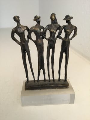 Corry Ammerlaan - Sculptuur “ Winkelend publiek “ kopen? Bied vanaf 22!