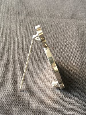 1e gehalte Zilver - broche in de vorm van een haas met inlegwerk, gesigneerd Milliron, USA kopen? Bied vanaf 25!