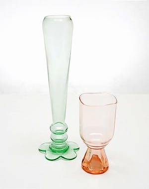 Borek Sipek - Groene karaf/ vaas met 2 rose glazen , ca 1995 kopen? Bied vanaf 49!