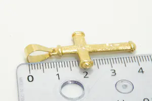 38 - 18 karaats geelgouden kruishanger kopen? Bied vanaf 470!