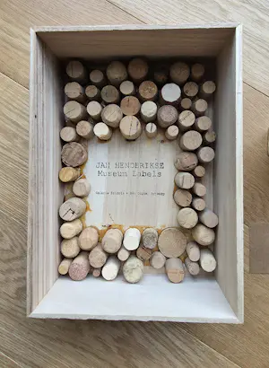 Jan Henderikse - Museum Labels - 8 Unieke gesigneerde werken - 2018 - 21 x 15 cm per stuk kopen? Bied vanaf 450!