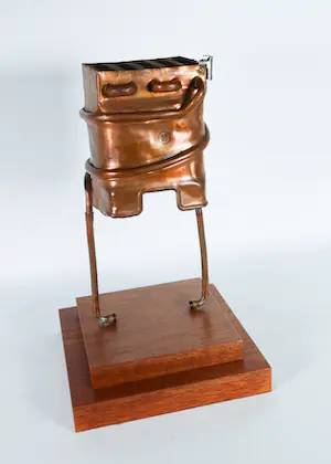 Harry Piller - Sculptuur van koper en hout, Zonder titel kopen? Bied vanaf 100!