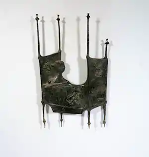 Bram Roth - Bronzen object, In bed verkocht voor € 261!
