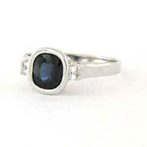 18k wit gouden ring met saffier en square cut geslepen diamant tot. 0.15ct kopen? Bied vanaf 435!