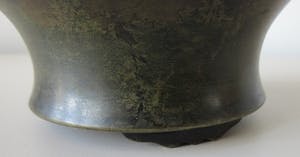 Niet of onleesbaar gesigneerd - Japanse 19e eeuwse Bronzen pot of kom op voeten- Meiji Periode kopen? Bied vanaf 10!