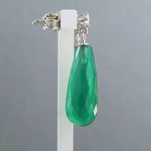 18k witgouden oorhangers met groene onyx en briljant geslepen diamant 0.14 ct kopen? Bied vanaf 330!
