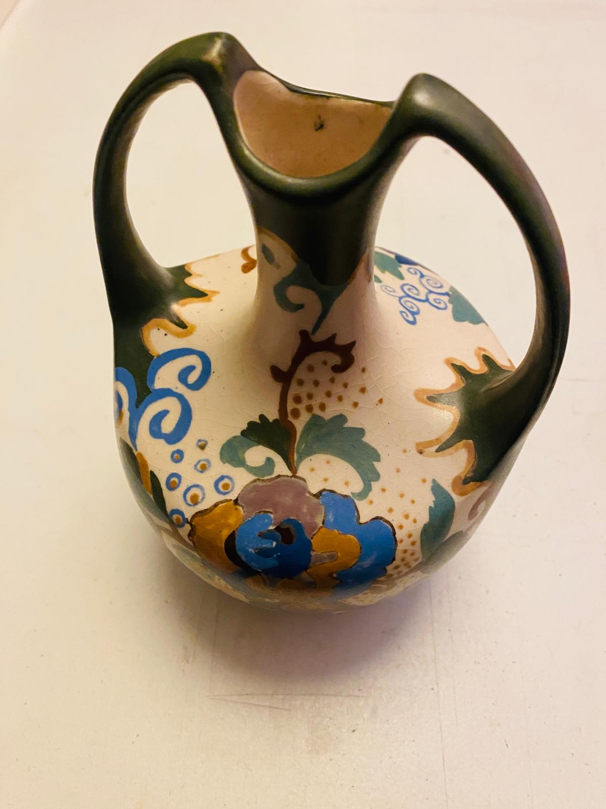 Arnhemsche Fayencefabriek - Arnhems Matplateel Jugendstil Vaasje (Decorschildering 'Flora') – W.F. Hartgring kopen? Bied vanaf 75!