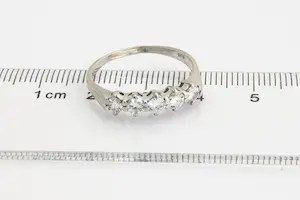 11- Elegante 14krt wit-gouden & 0.60ct (H/si1) diamanten dames rijring kopen? Bied vanaf 380!