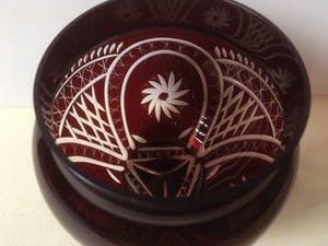 Niet of onleesbaar gesigneerd - Art Deco Robijnrode hand geslepen vaas kopen? Bied vanaf 1!